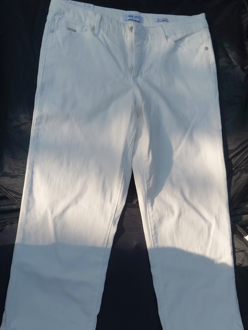 Nine West White Capri Pants